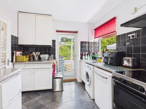 Kitchen- click for photo gallery
